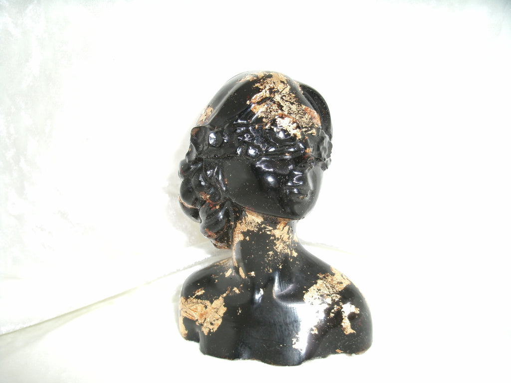Buste femme yeux bandé